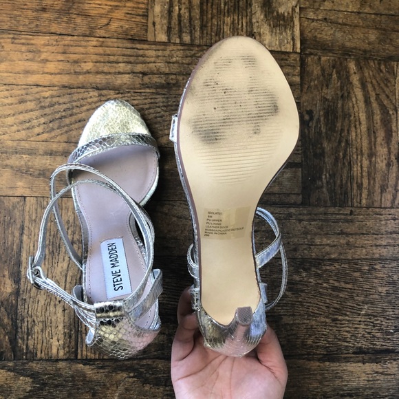 Steve Madden Isolate Silver Heels - Picture 4 of 6
